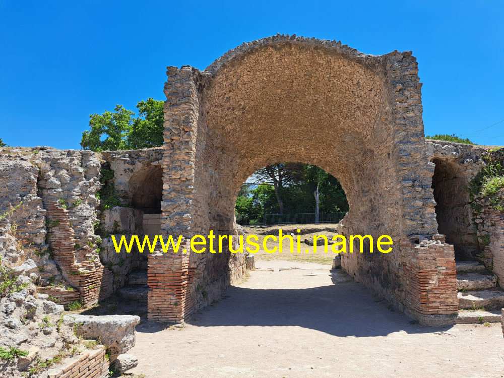 l'anfiteatro di Paestum