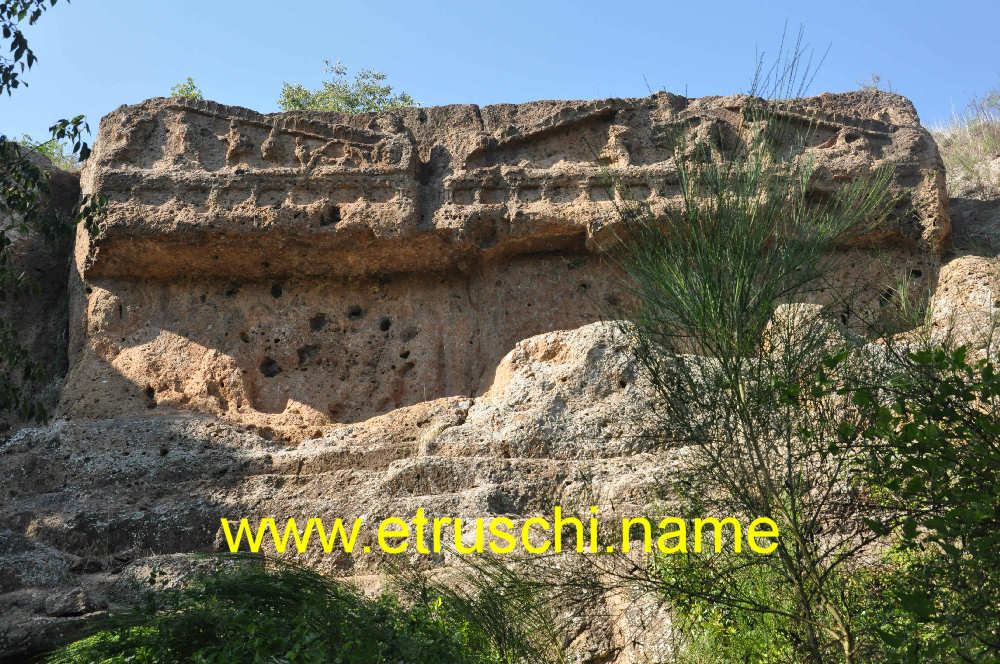 La Necropoli di Acqualta e le Tombe Doriche