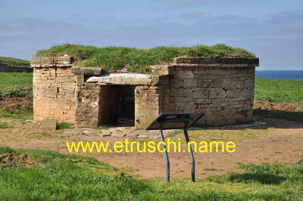 Necropoli San Cerbone la Tomba delle Pissidi cilindriche